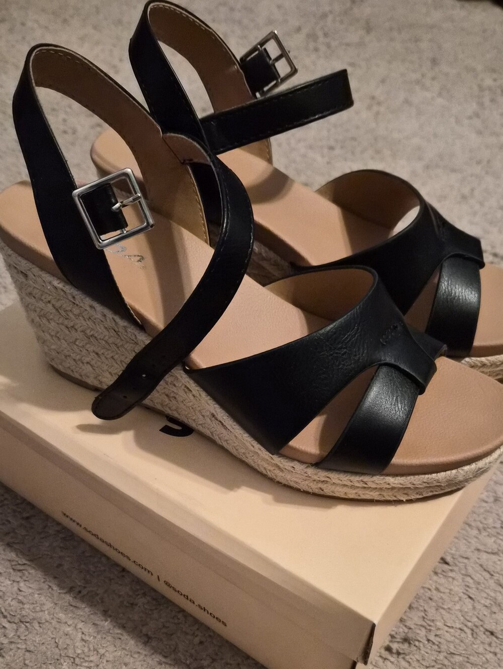 Black wedges